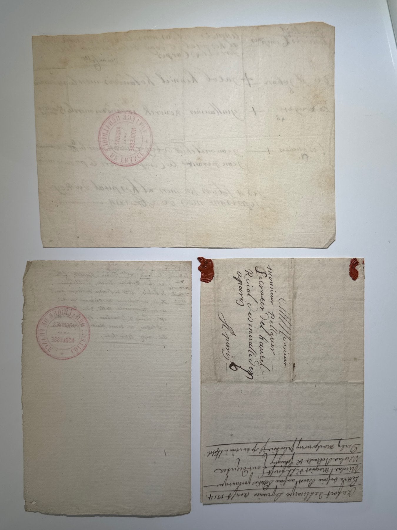 Charles Bennet, primer conde de Tankerville 5 cartas autógrafas y firmadas a Monsieur Pettatier en París. 1714