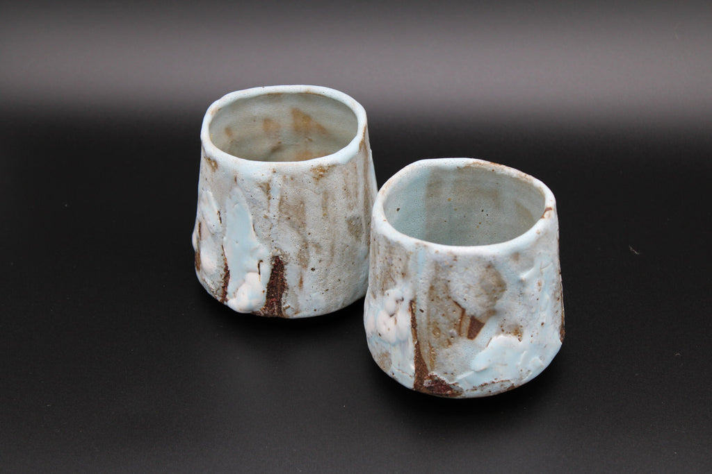Set de Tazas Yunomi Esmalte Celeste de Oleksandr Barabanov y Halyna Kanyuka. Ucrania