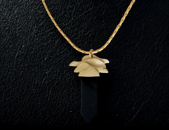 Collar Alaia - Dorado, Diseño Atemporal en Oro de 18K, de Ana Martínez y David de Felipe
