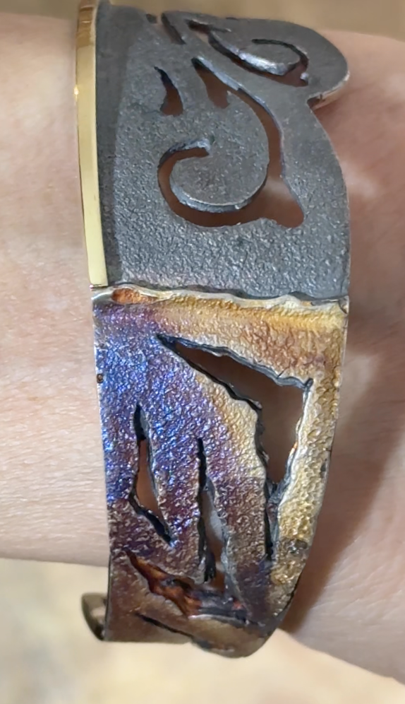 Esclava Labrado - Plata Oxidada y Oro Artesanal, de Elisenda de Haro