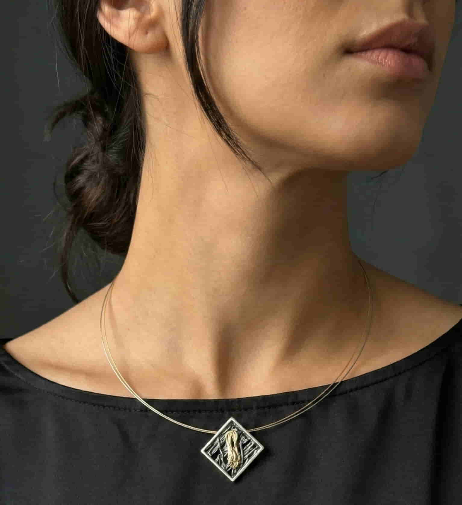 Colgante mediano Japón plata oxidada y oro