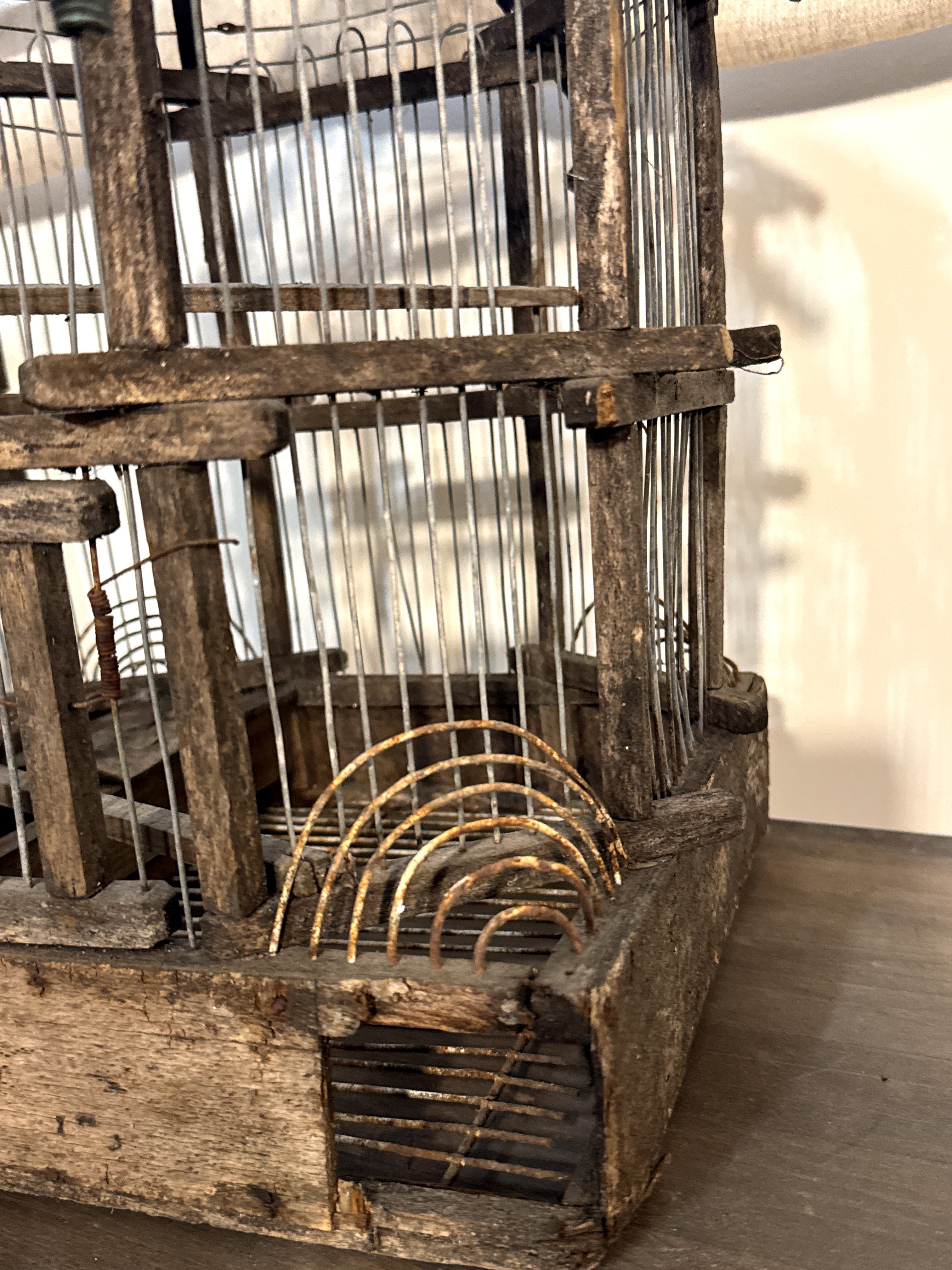 Antigua Jaula Trampa de Reclamo para Pájaros | Posible Origen Portugués | Arte Popular Rural | Finales del Siglo XIX – Principios del Siglo XX
