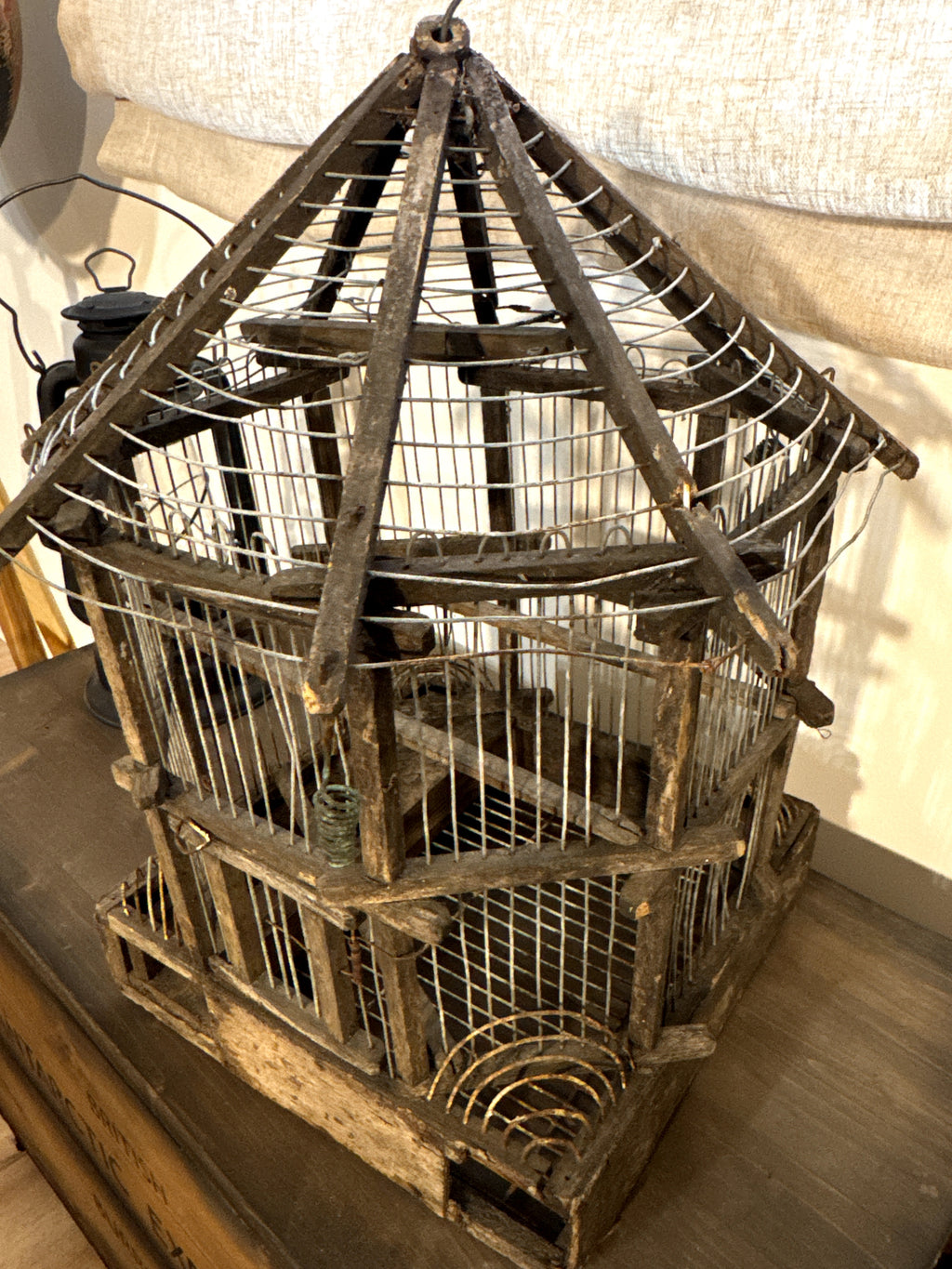 Antigua Jaula Trampa de Reclamo para Pájaros | Posible Origen Portugués | Arte Popular Rural | Finales del Siglo XIX – Principios del Siglo XX