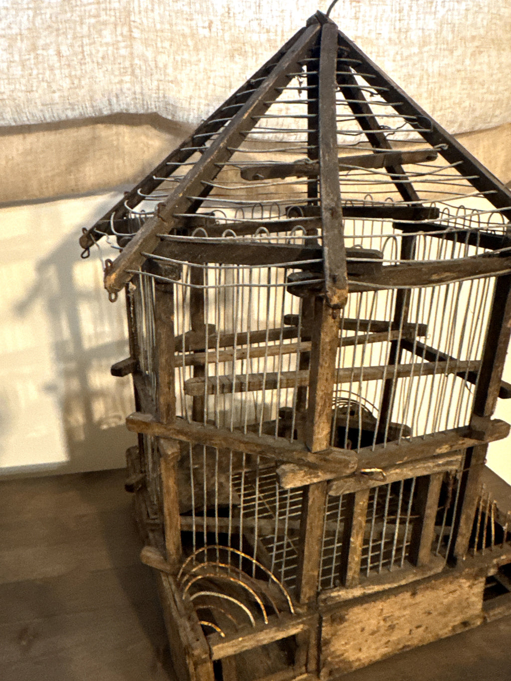 Antigua Jaula Trampa de Reclamo para Pájaros | Posible Origen Portugués | Arte Popular Rural | Finales del Siglo XIX – Principios del Siglo XX