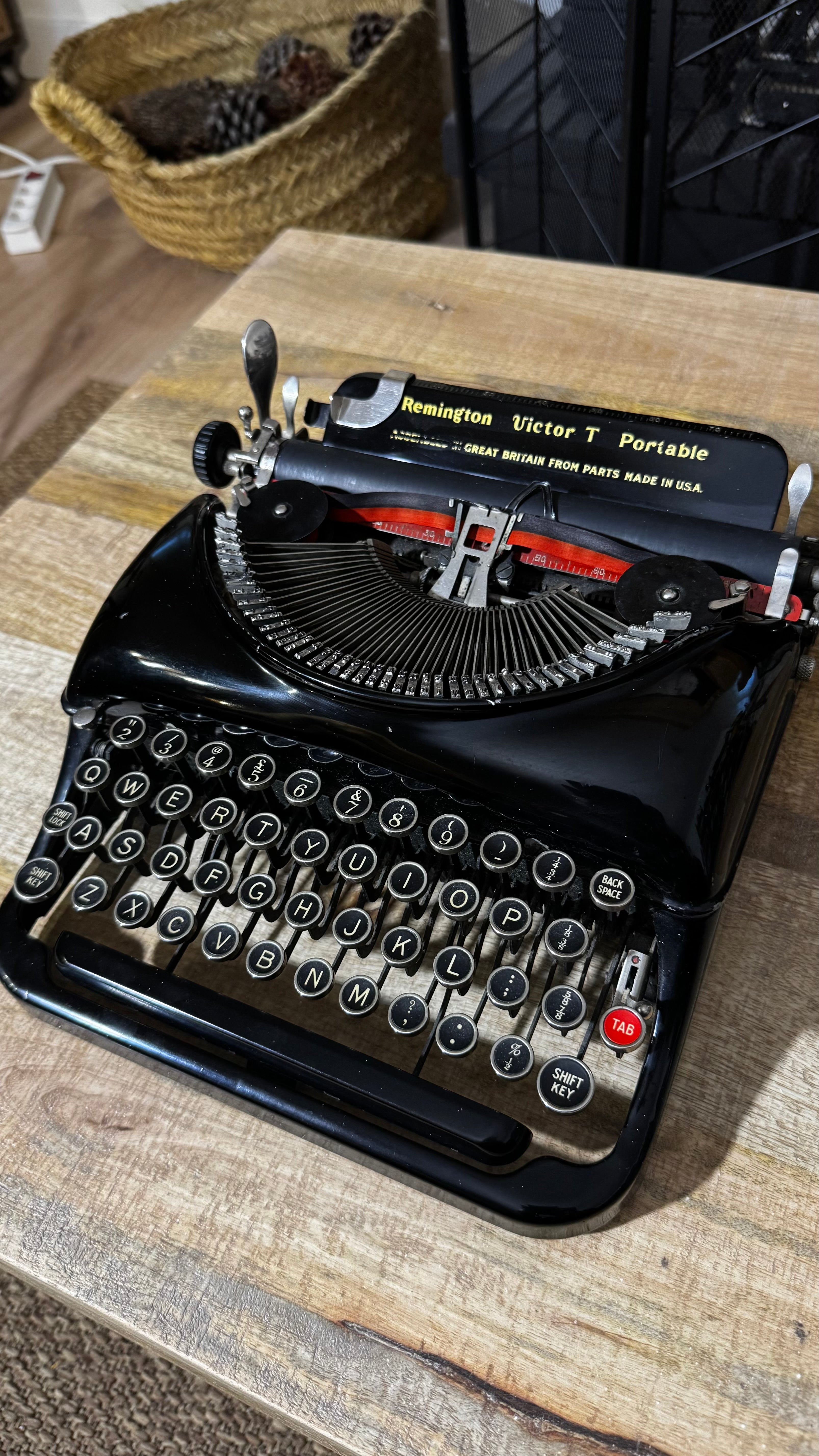 Remington Victor T Portable | Antigua Máquina de Escribir Americana | Máquina de Escribir Portátil Vintage | Década 1930 | Funcional