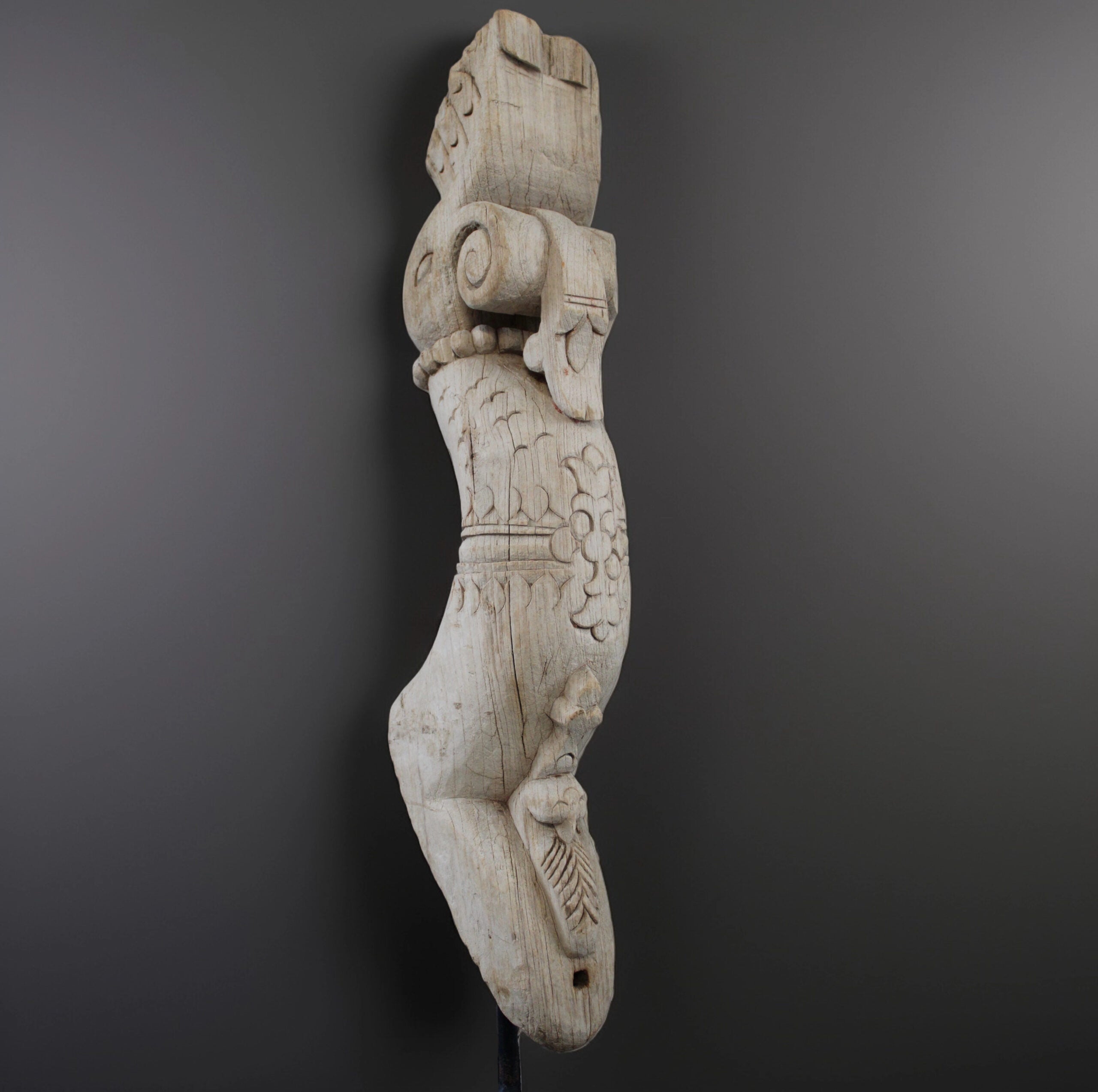 Escultura de Madera Tallada – "Dragón de Madera" (India, Vintage)