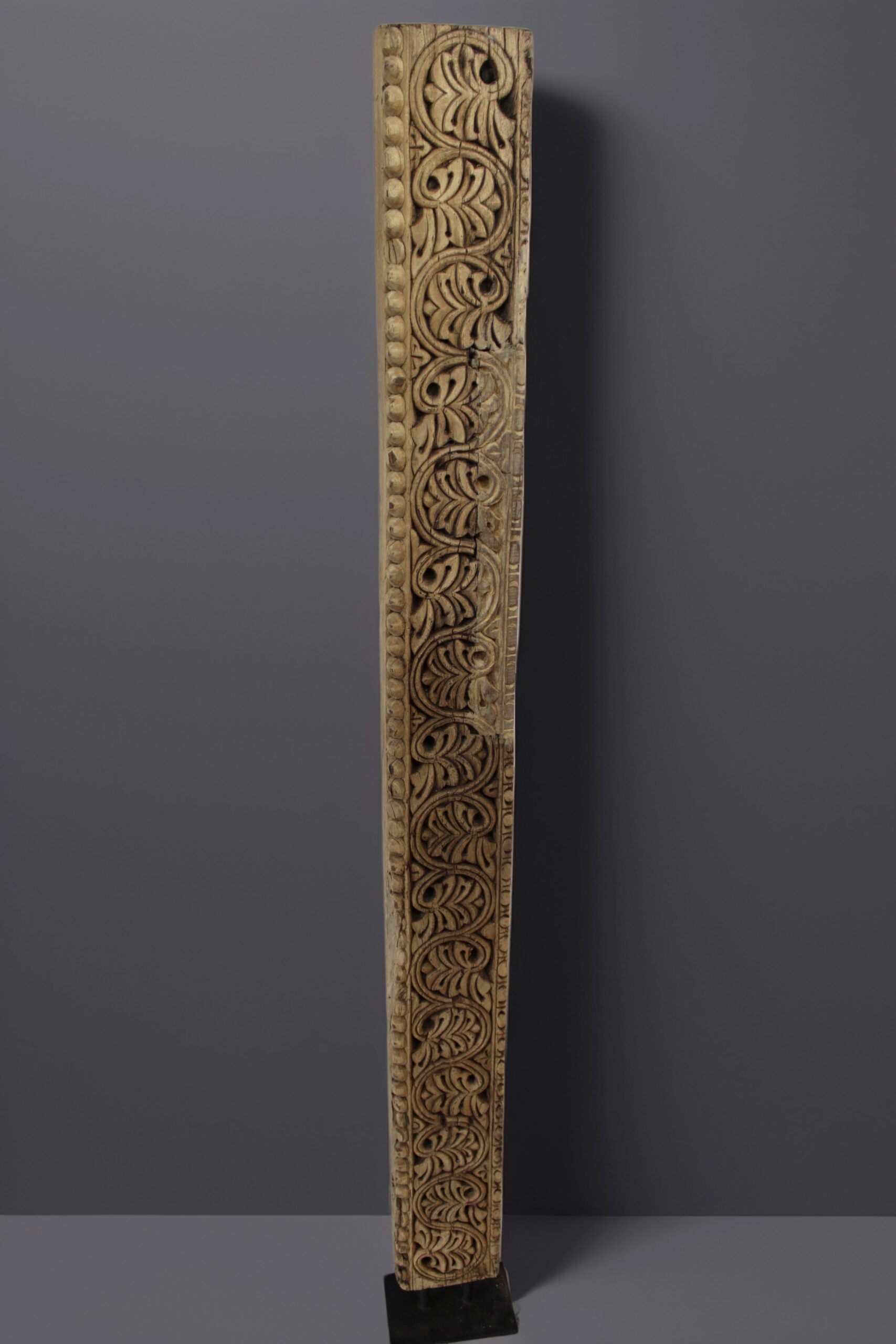 Escultura de Madera Tallada – "Follaje Infinito" (India, Vintage)