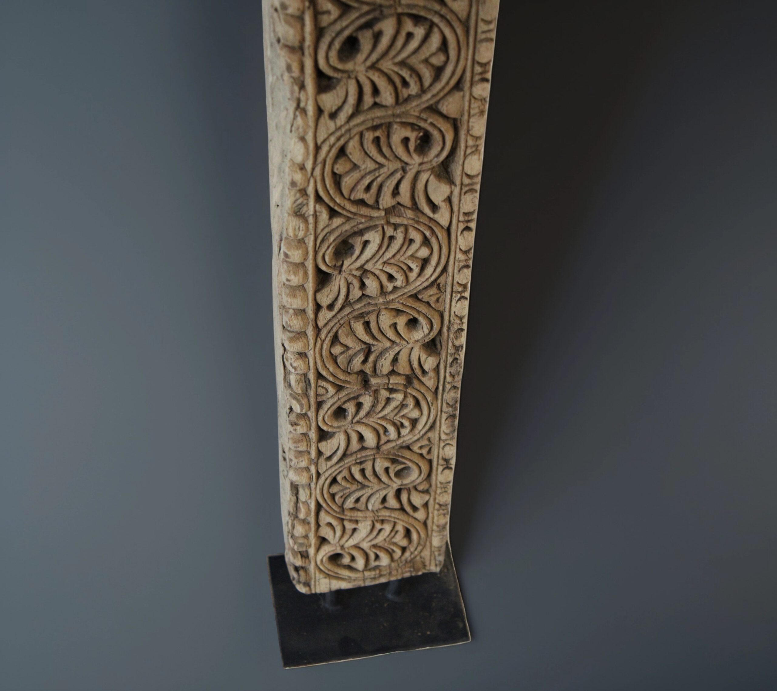 Escultura de Madera Tallada – "Follaje Infinito" (India, Vintage)