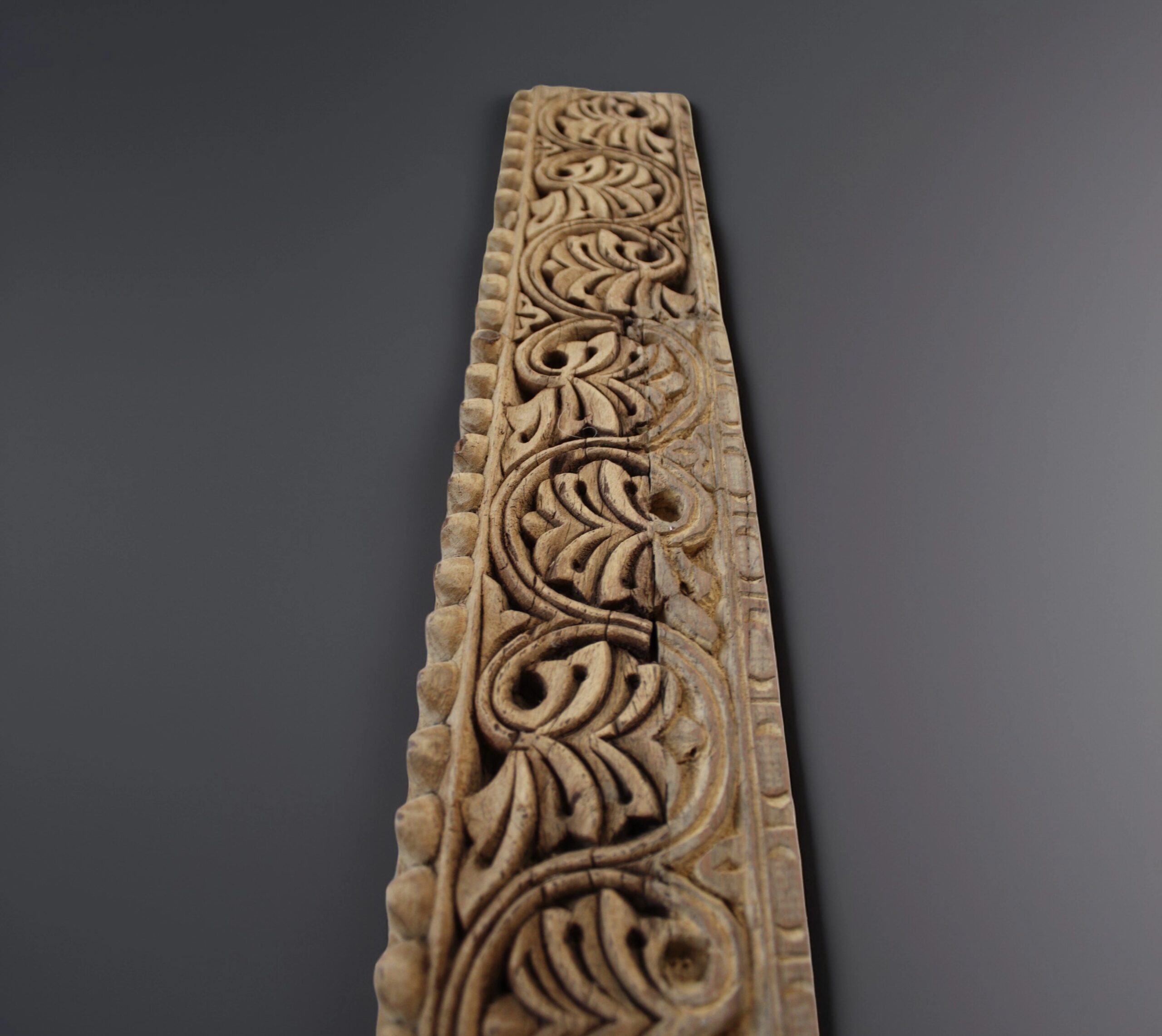 Escultura de Madera Tallada – "Follaje Infinito" (India, Vintage)