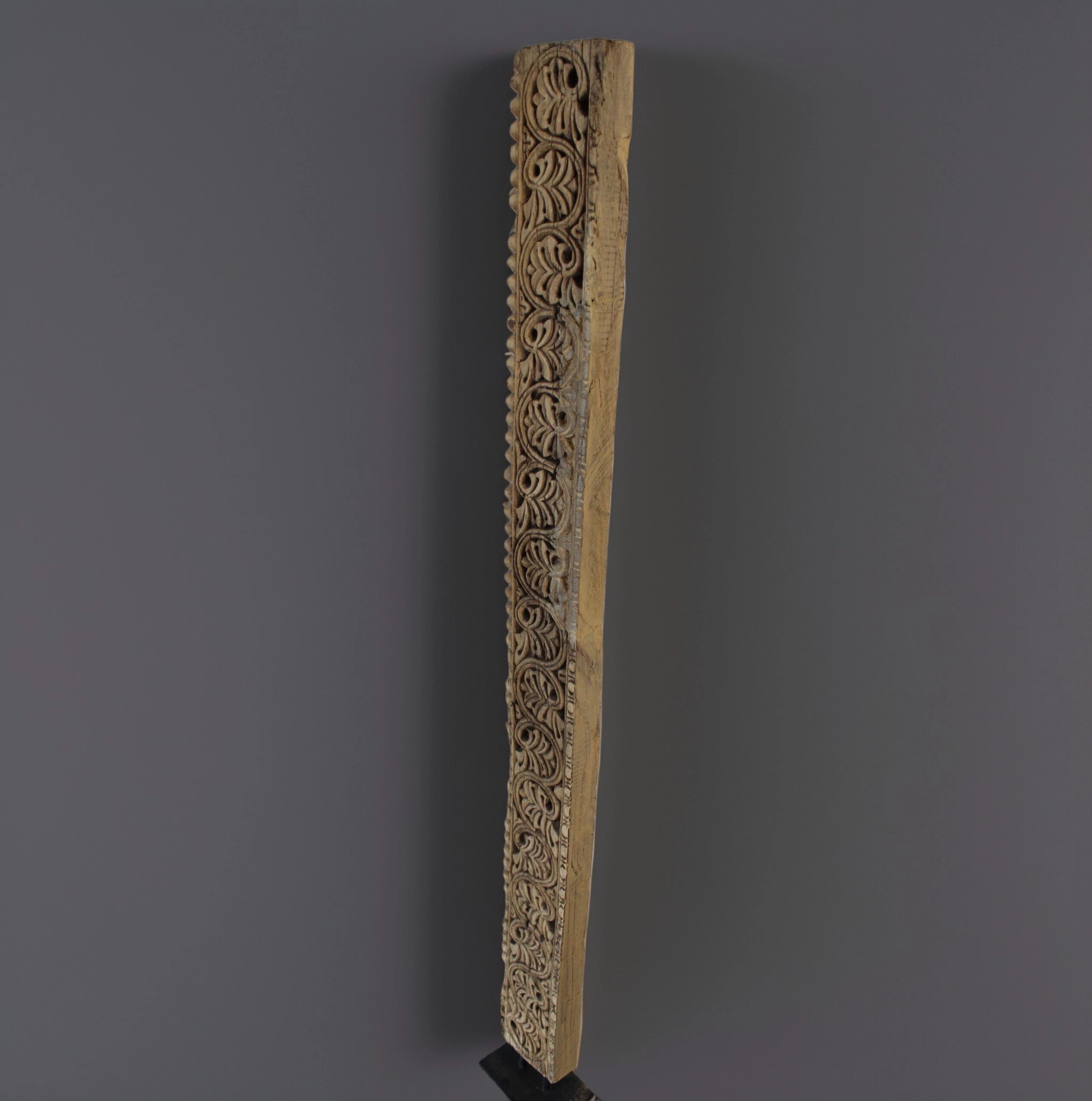 Escultura de Madera Tallada – "Follaje Infinito" (India, Vintage)