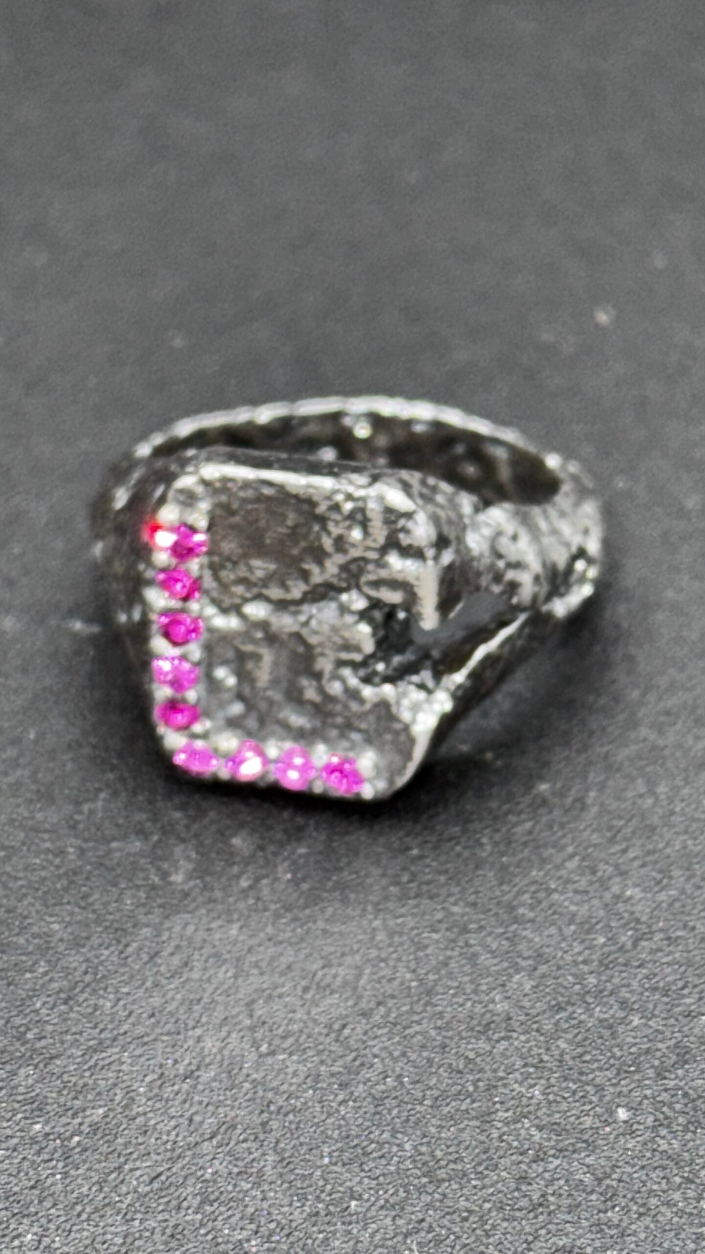 Anillo John Roberts con 9 Rubíes | Anillo de Plata de Ley Artesanal – Santiago Prada