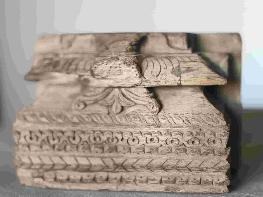 Portavelas de Madera de Teca Tallada – Artesanía India Tradicional