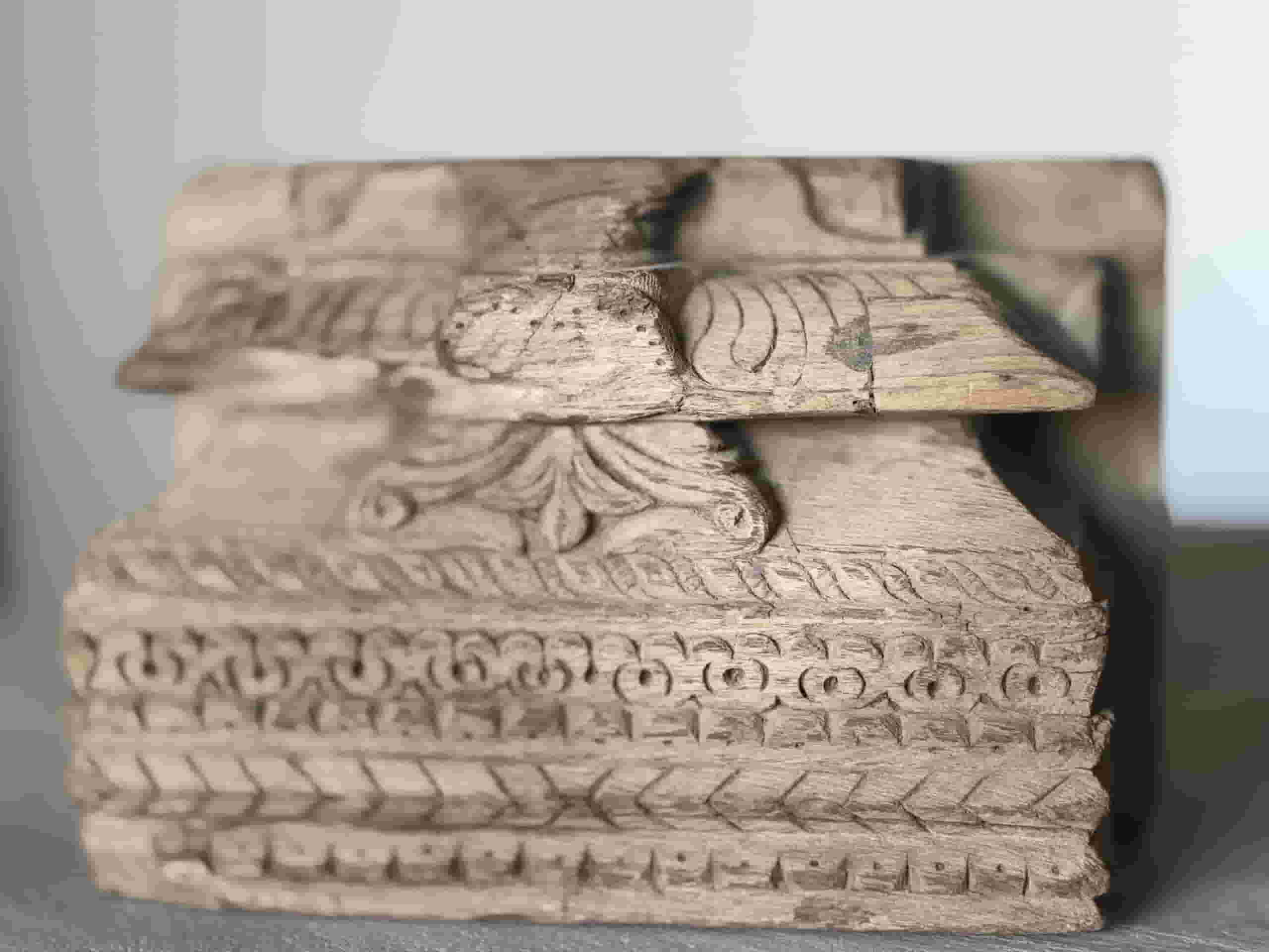 Portavelas de Madera de Teca Tallada – Artesanía India Tradicional