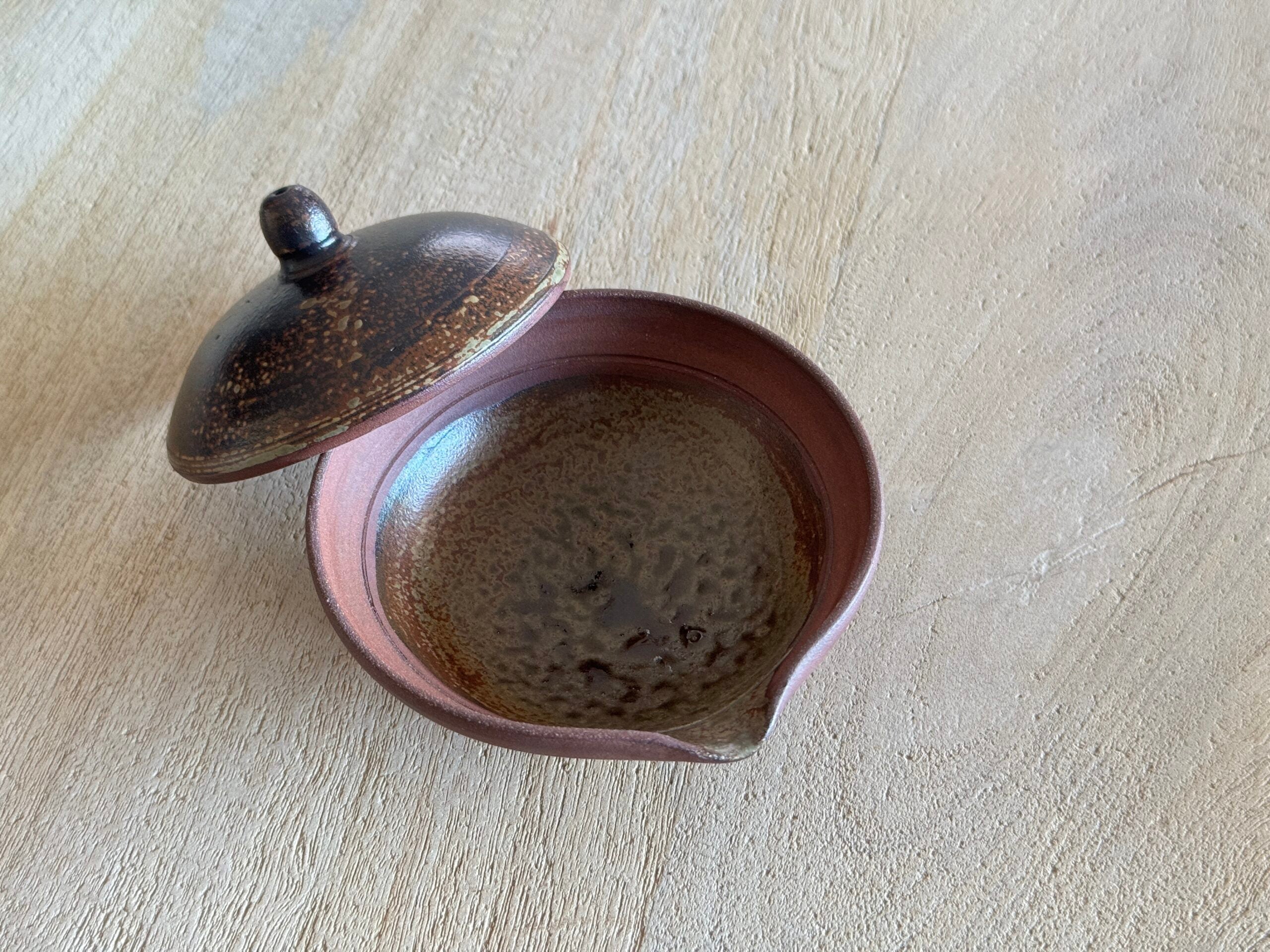 Gaiwan de cerámica roja esmaltada de Radenko Adnadj