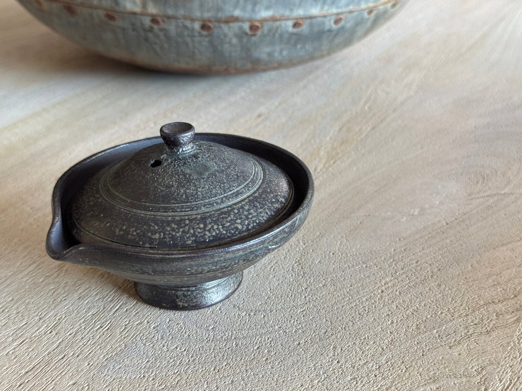 Gaiwan en cerámica negra con esmalte moteado de Radenko Adnadj