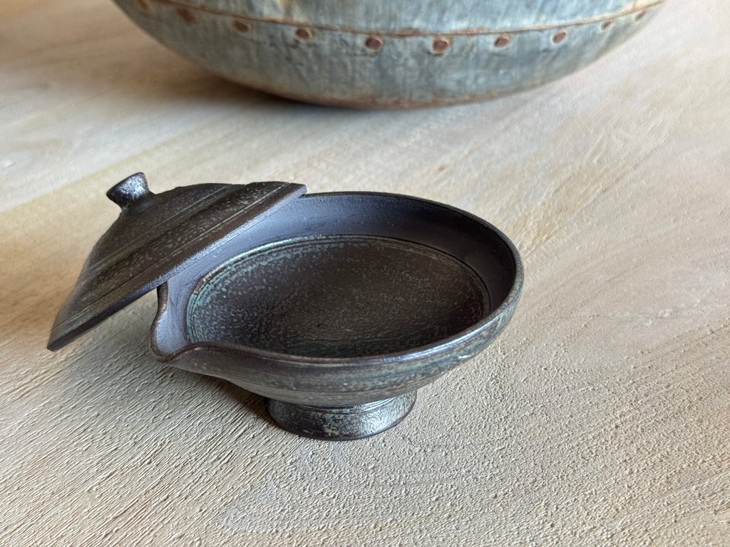 Gaiwan en cerámica negra con esmalte moteado de Radenko Adnadj