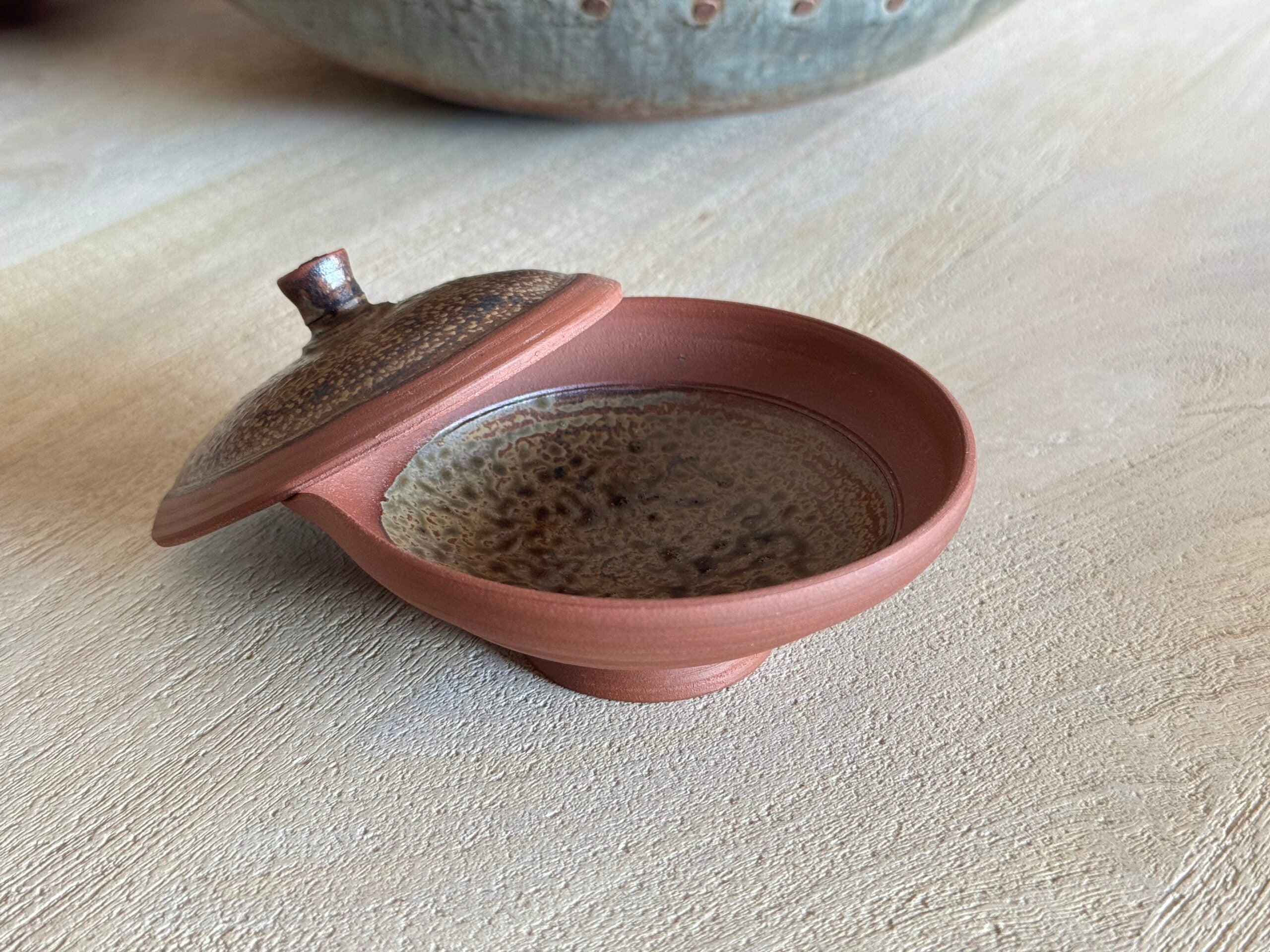 Gaiwan de cerámica roja esmaltada de Radenko Adnadj