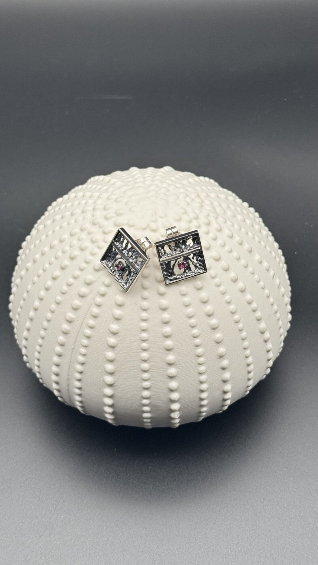 Fixed square Tanit earring, oxidized silver and 2.3mm ruby