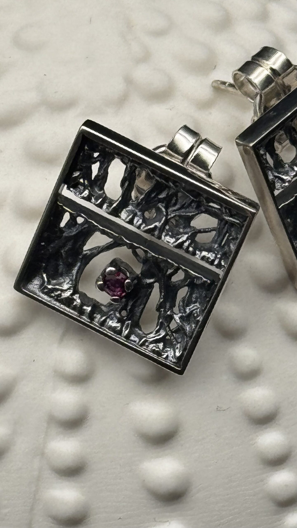 Fixed square Tanit earring, oxidized silver and 2.3mm ruby