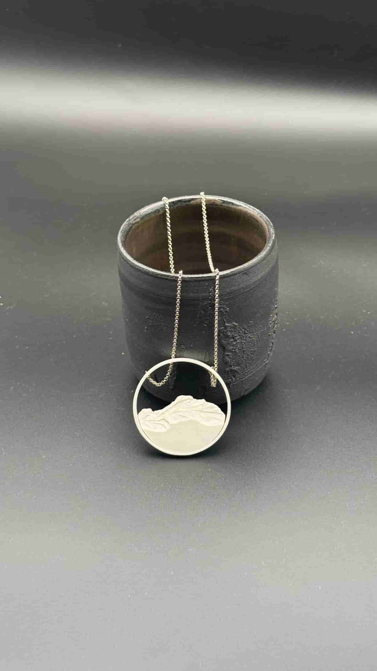 Collar Circular Plata  Blanco - Colección Fragmentos de Ana Martinez y David de Felipe