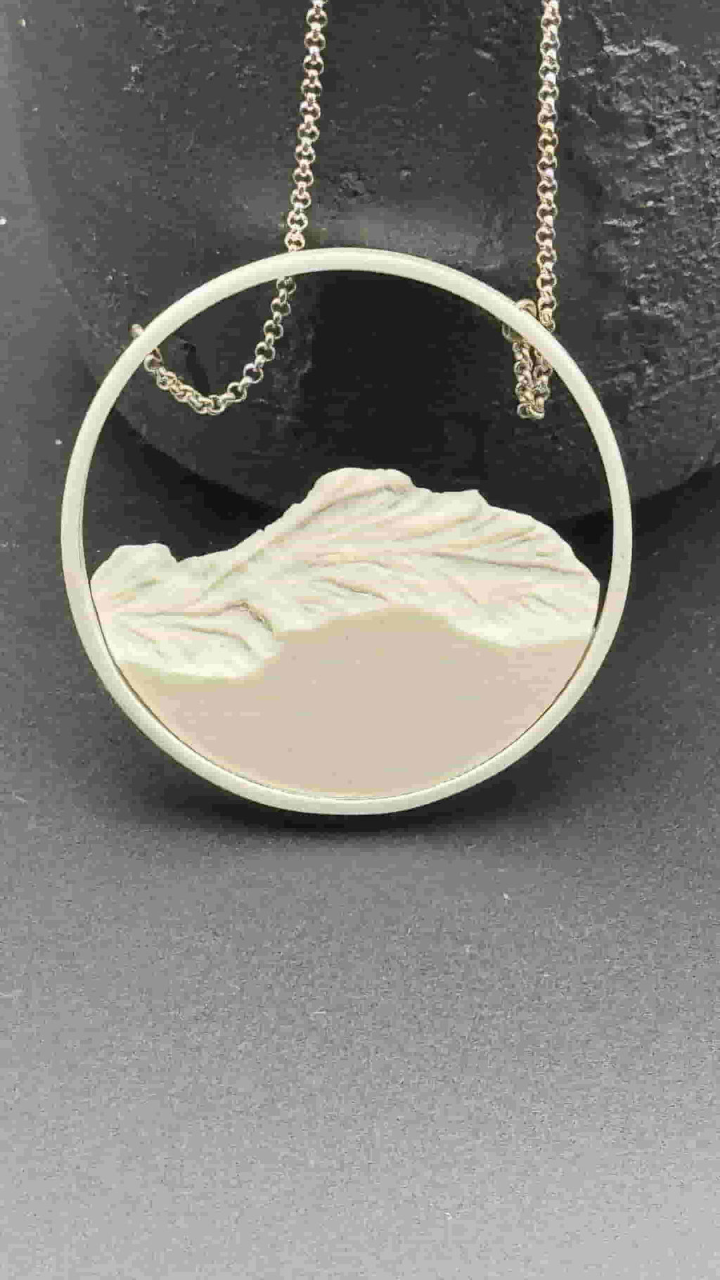 Circular White Silver Necklace - Fragmentos Collection by Ana Martinez and David de Felipe