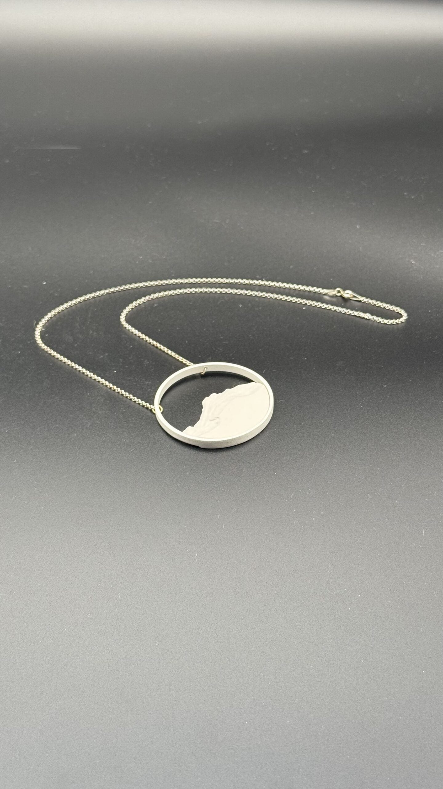 Circular White Silver Necklace - Fragmentos Collection by Ana Martinez and David de Felipe