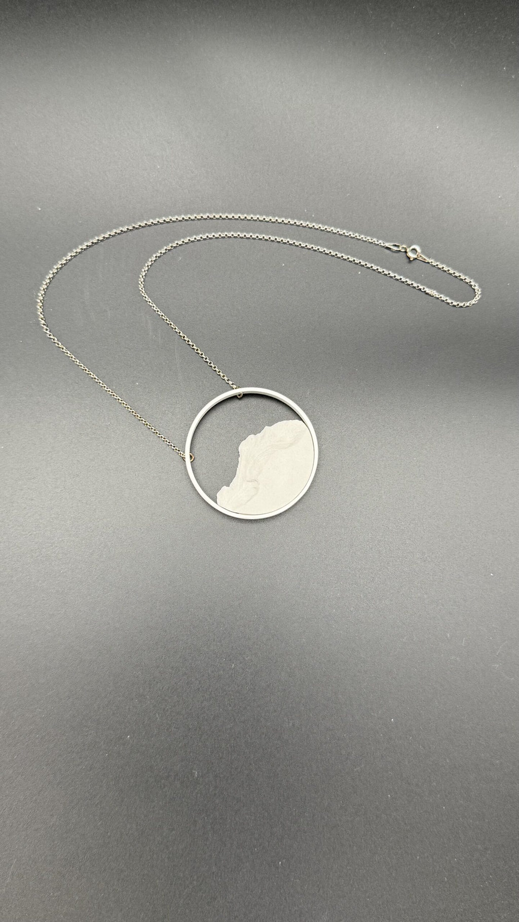 Circular White Silver Necklace - Fragmentos Collection by Ana Martinez and David de Felipe