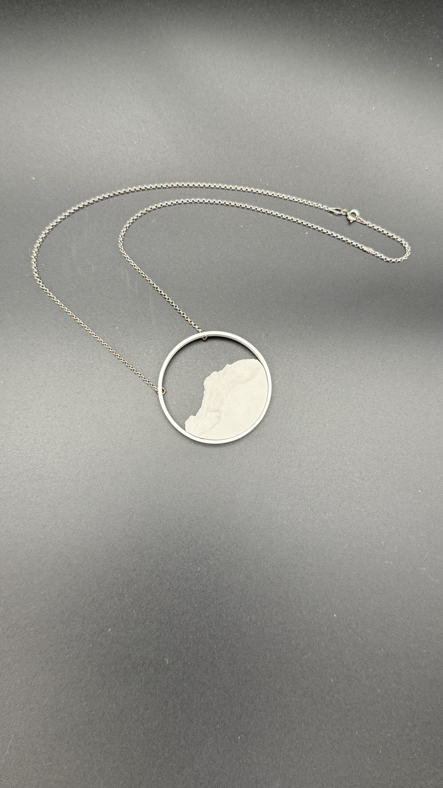 Circular White Silver Necklace - Fragmentos Collection by Ana Martinez and David de Felipe