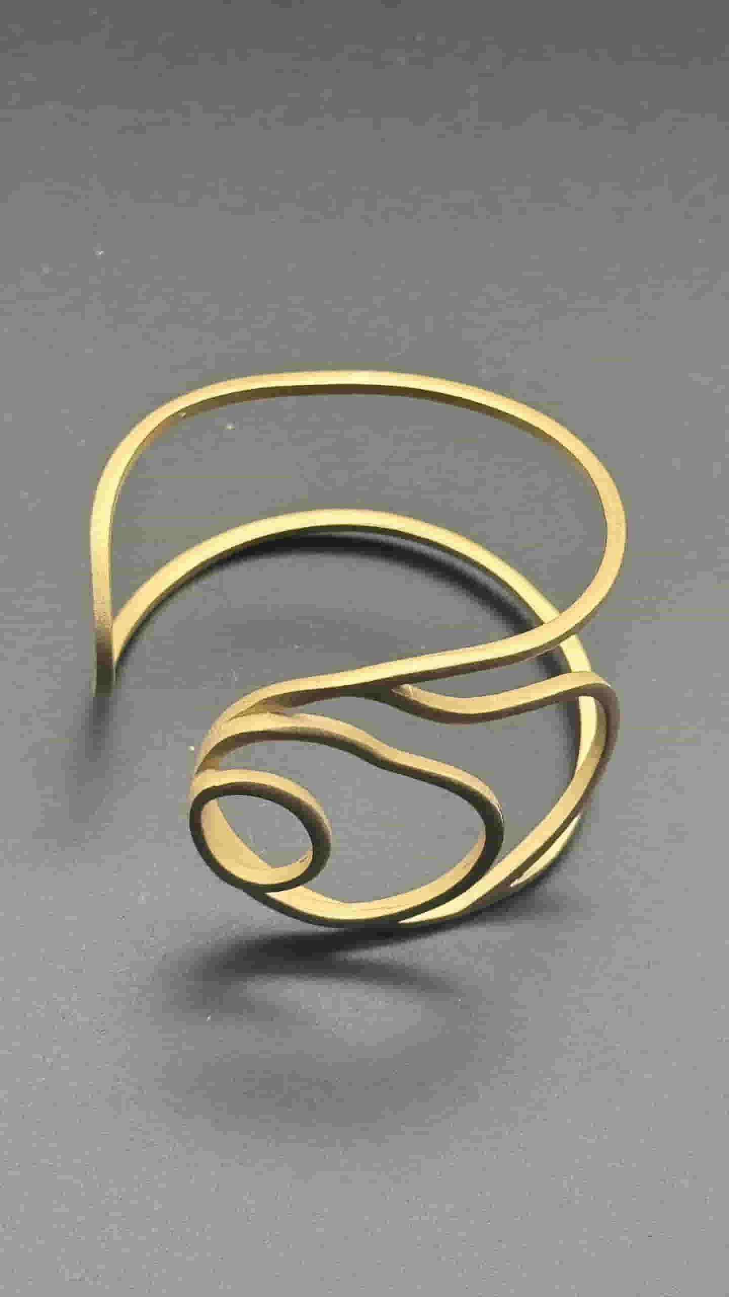 Pulsera Atlas Dorada - Diseño Natural en Oro de 18K
