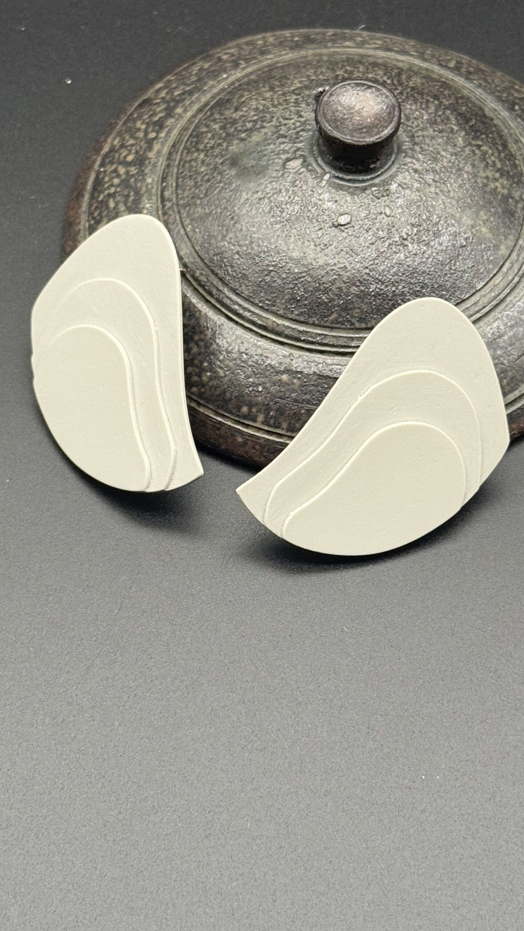 Pendientes Atlas Grandes en Cemento 3D – Diseño Orgánico de Autor