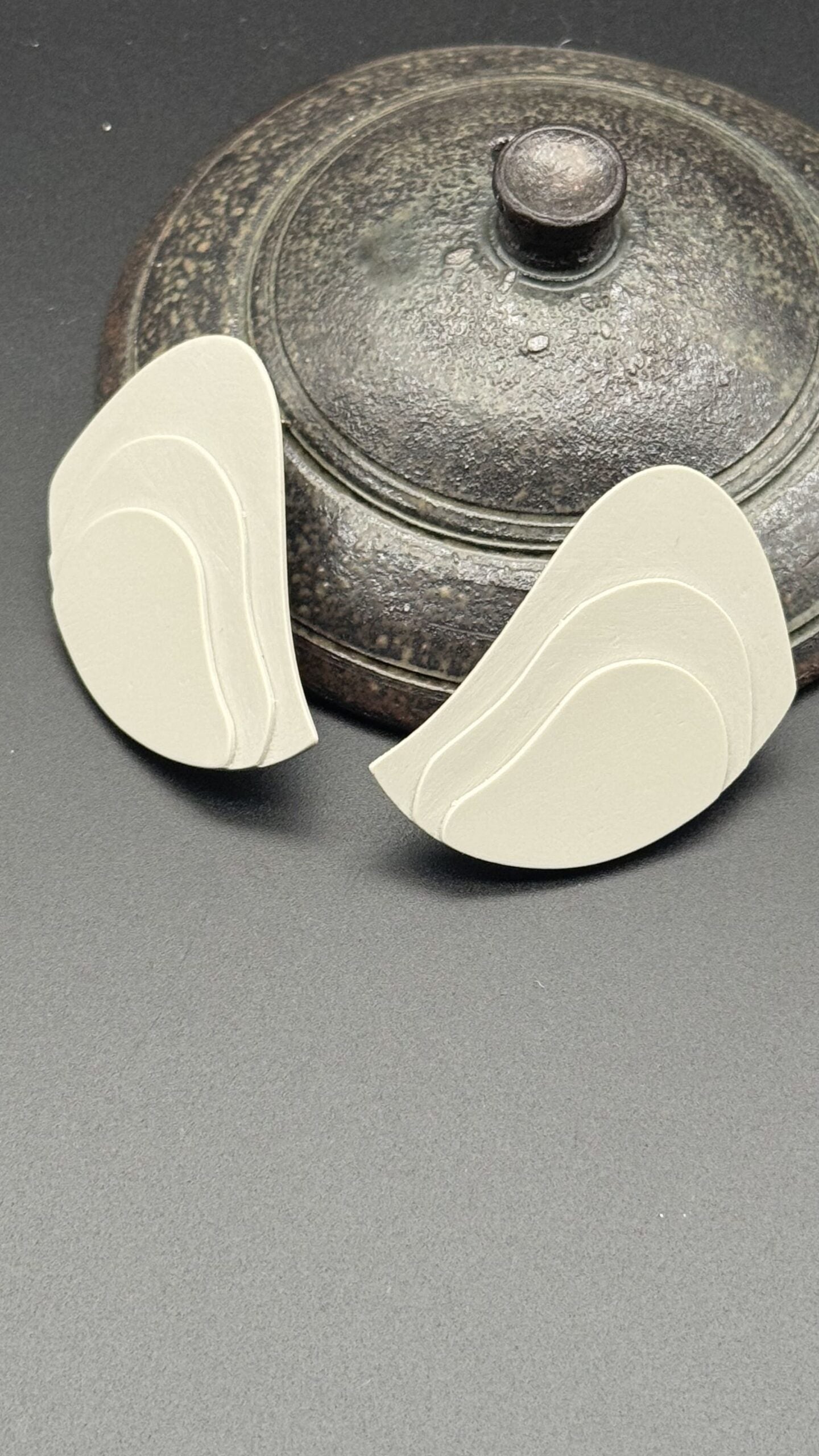 Pendientes Atlas Grandes en Cemento 3D – Diseño Orgánico de Autor