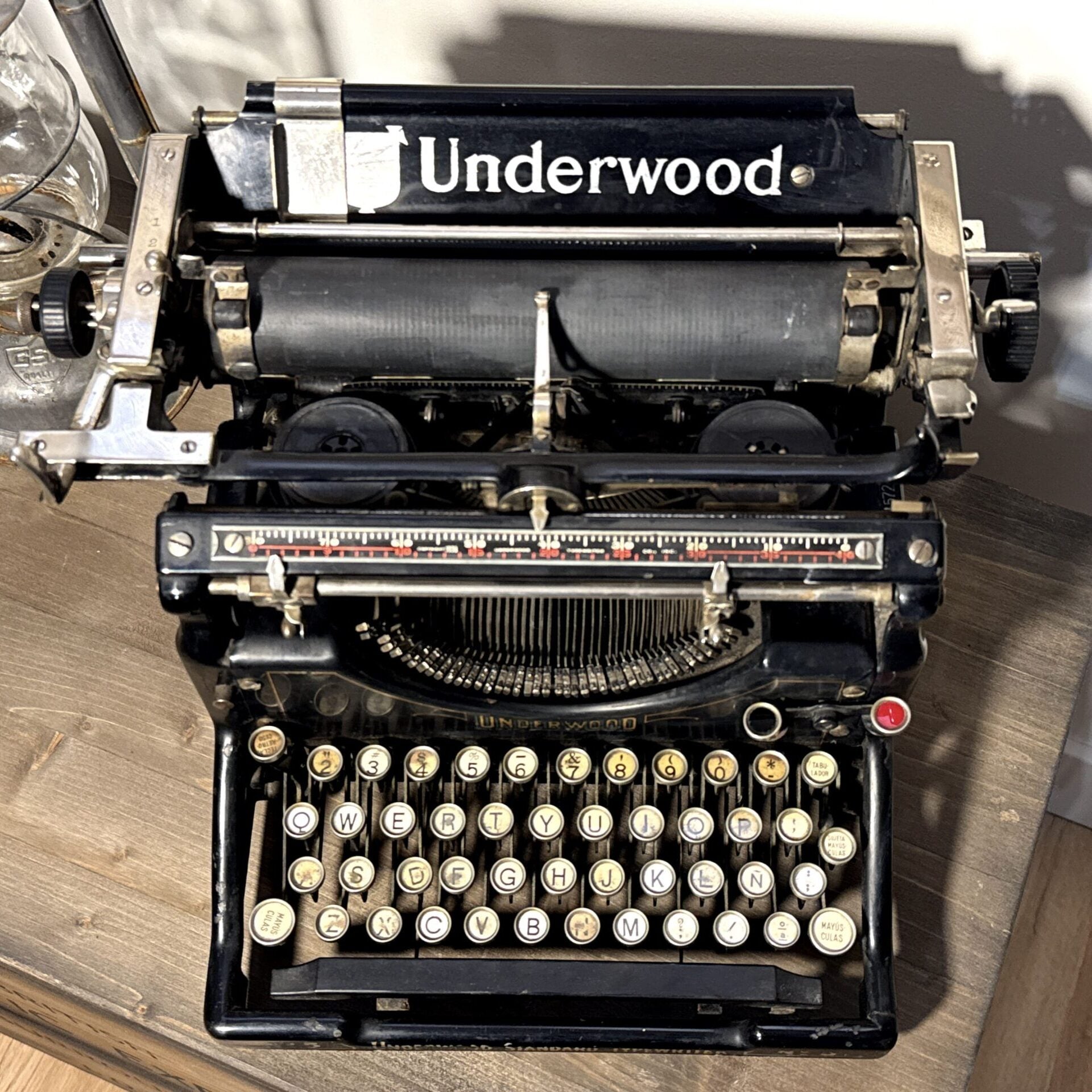 Máquina de escribir antigua Underwood Nº 5 decoración vintage (1926–1927)