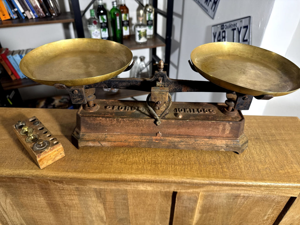 Balanza Antigua Francesa FORCE 10 Kilos – Sistema Béranger con Juego de Pesas (c. 1890–1930)