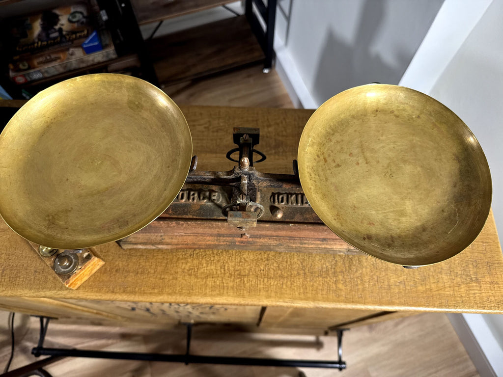 Balanza Antigua Francesa FORCE 10 Kilos – Sistema Béranger con Juego de Pesas (c. 1890–1930)
