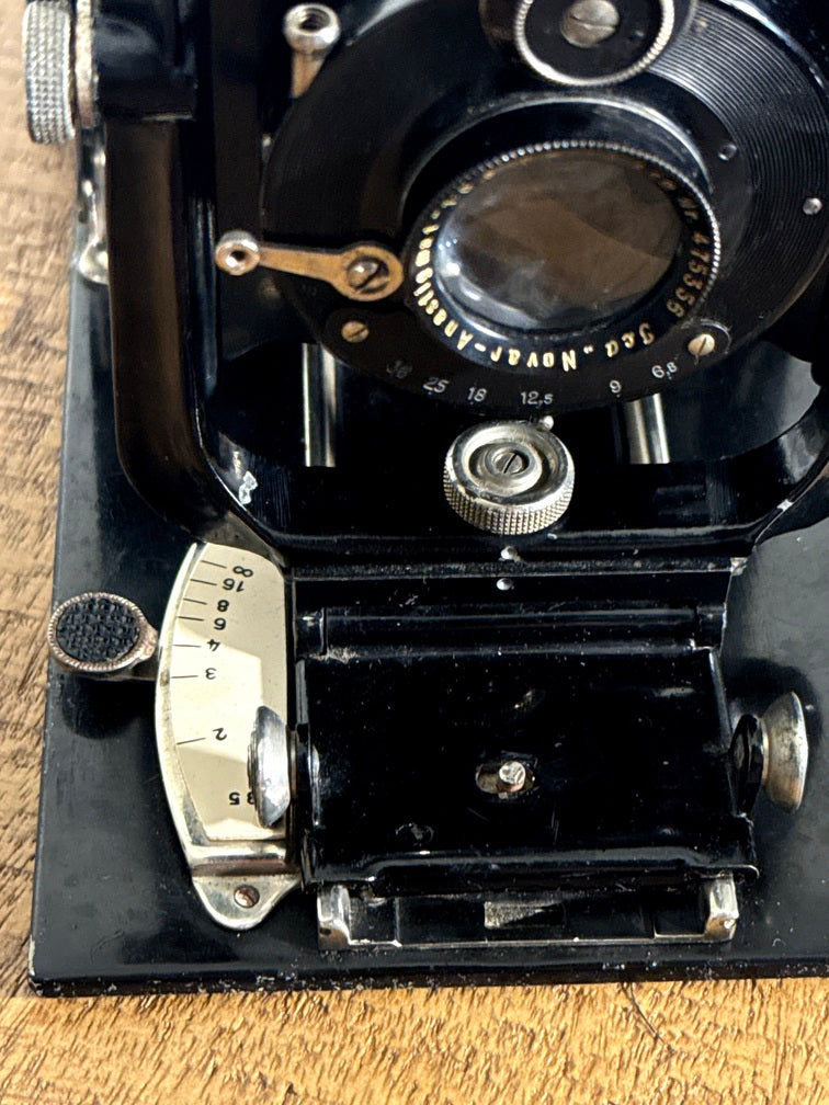 Cámara fotográfica antigua ICA Corrida 156 Novar Anastigmat 135mm – Dresde, Alemania 1915–1925