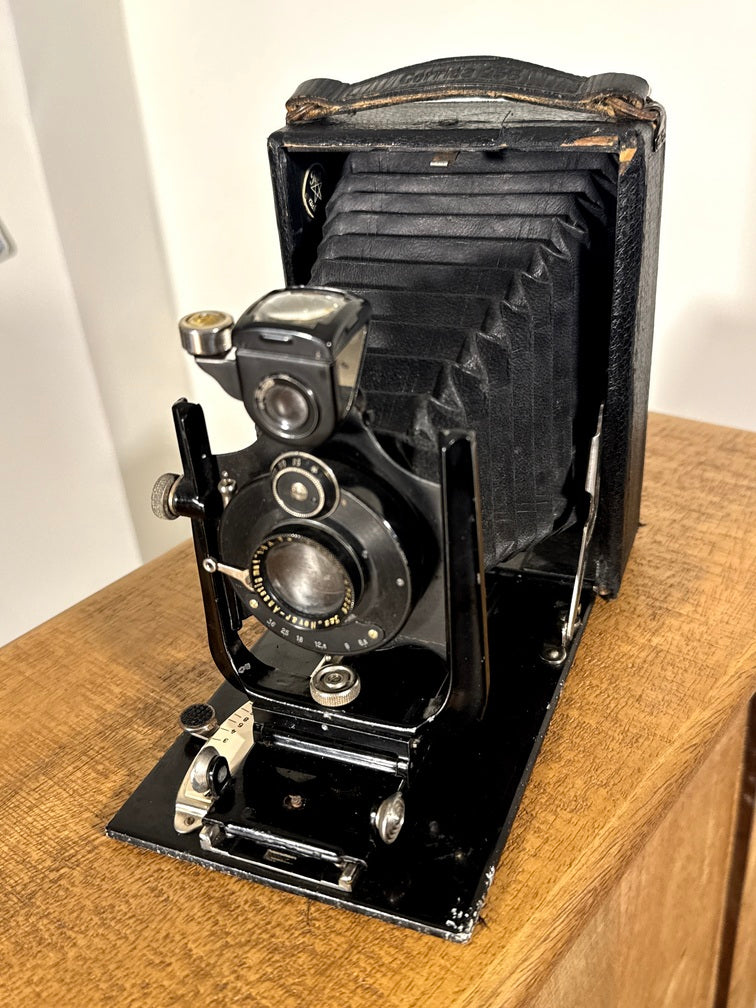 Cámara fotográfica antigua ICA Corrida 156 Novar Anastigmat 135mm – Dresde, Alemania 1915–1925
