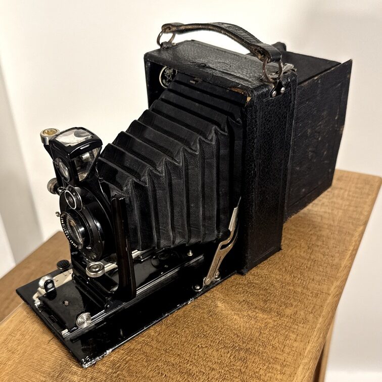 Cámara fotográfica antigua ICA Corrida 156 Novar Anastigmat 135mm – Dresde, Alemania 1915–1925