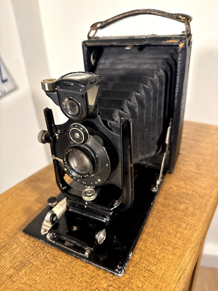 Cámara fotográfica antigua ICA Corrida 156 Novar Anastigmat 135mm – Dresde, Alemania 1915–1925