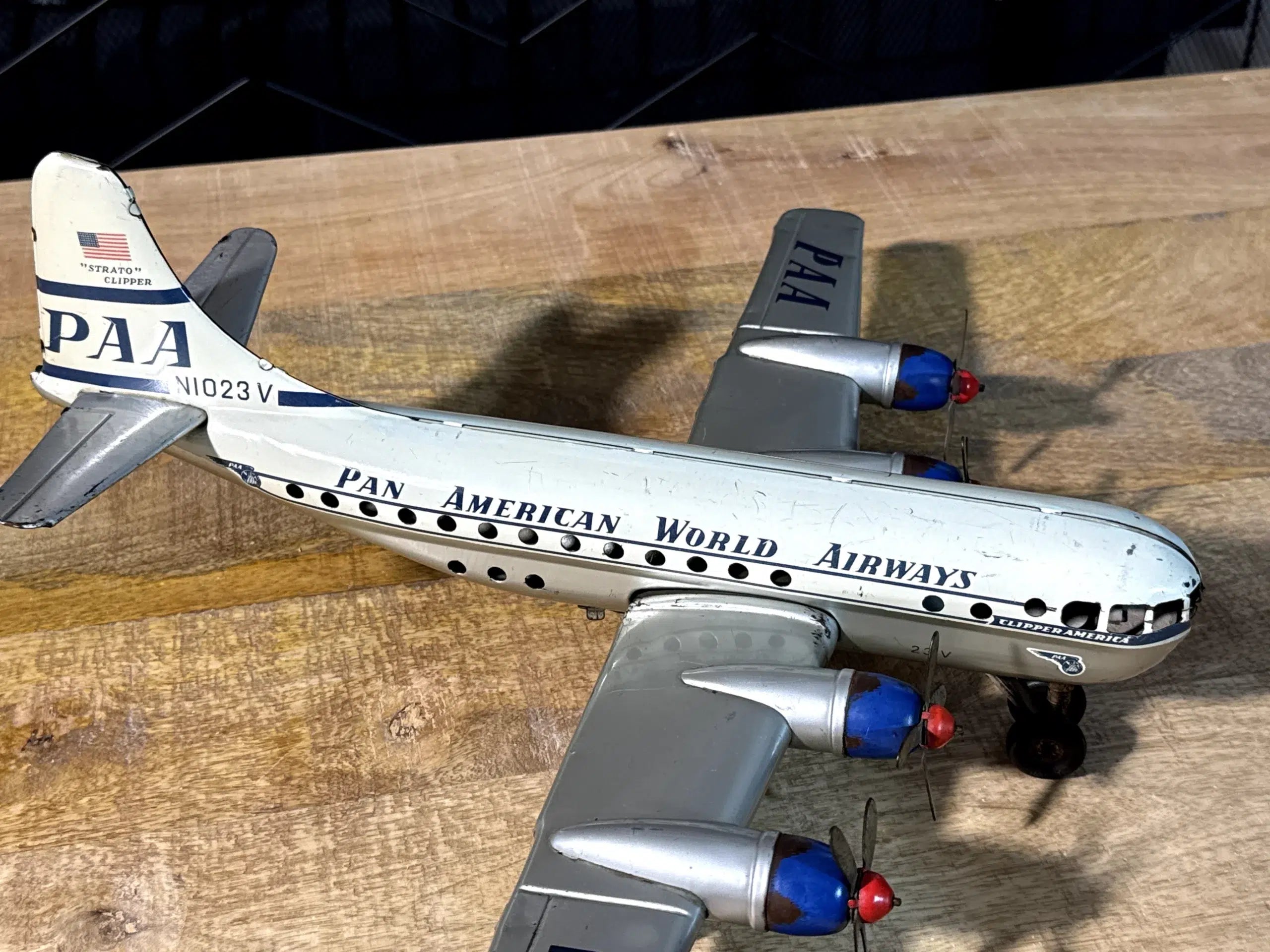 Avión Pan Am Clipper Boeing 377 Stratocruiser de hojalata – Alemania Occidental, años 50