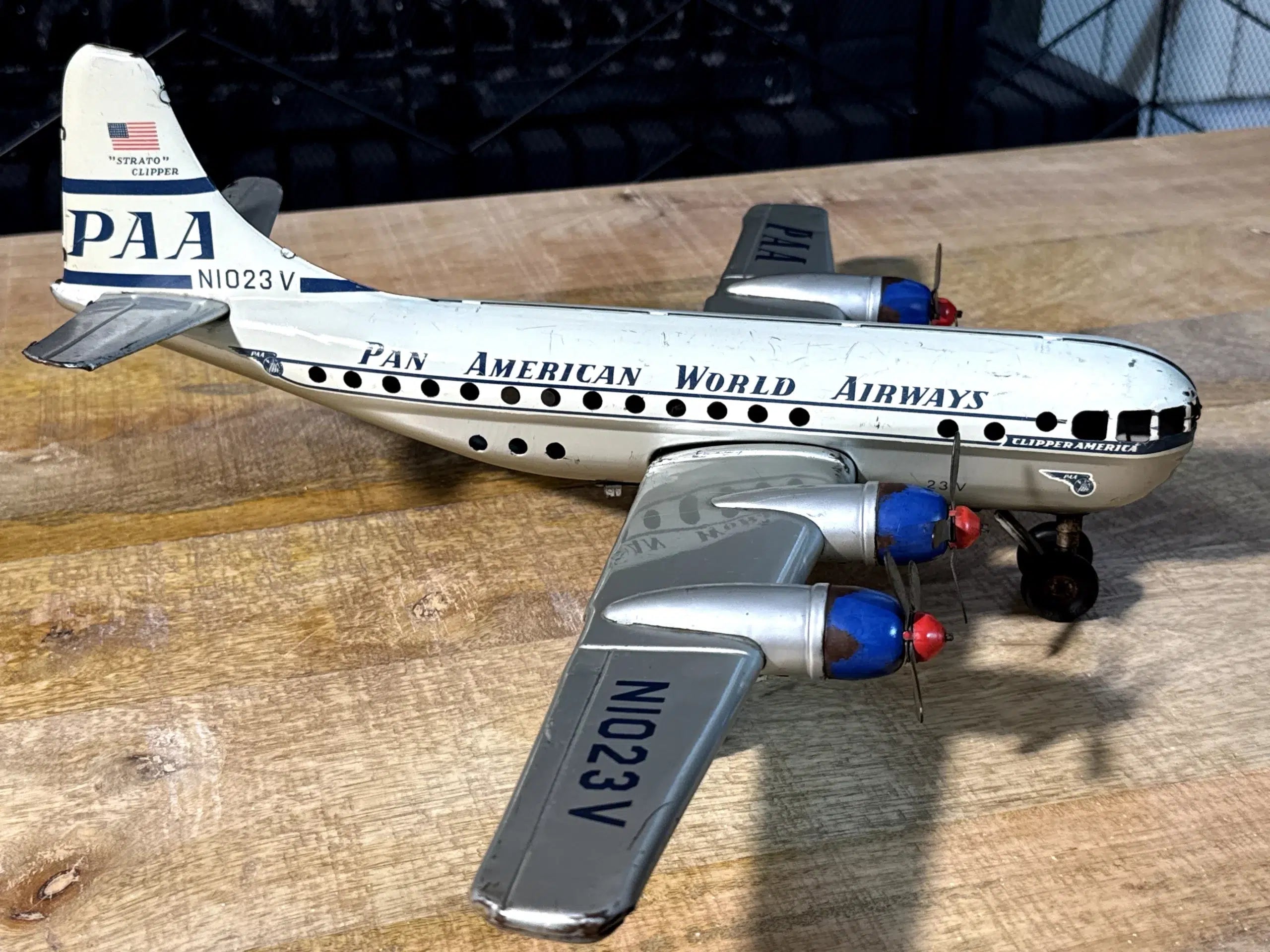 Avión Pan Am Clipper Boeing 377 Stratocruiser de hojalata – Alemania Occidental, años 50
