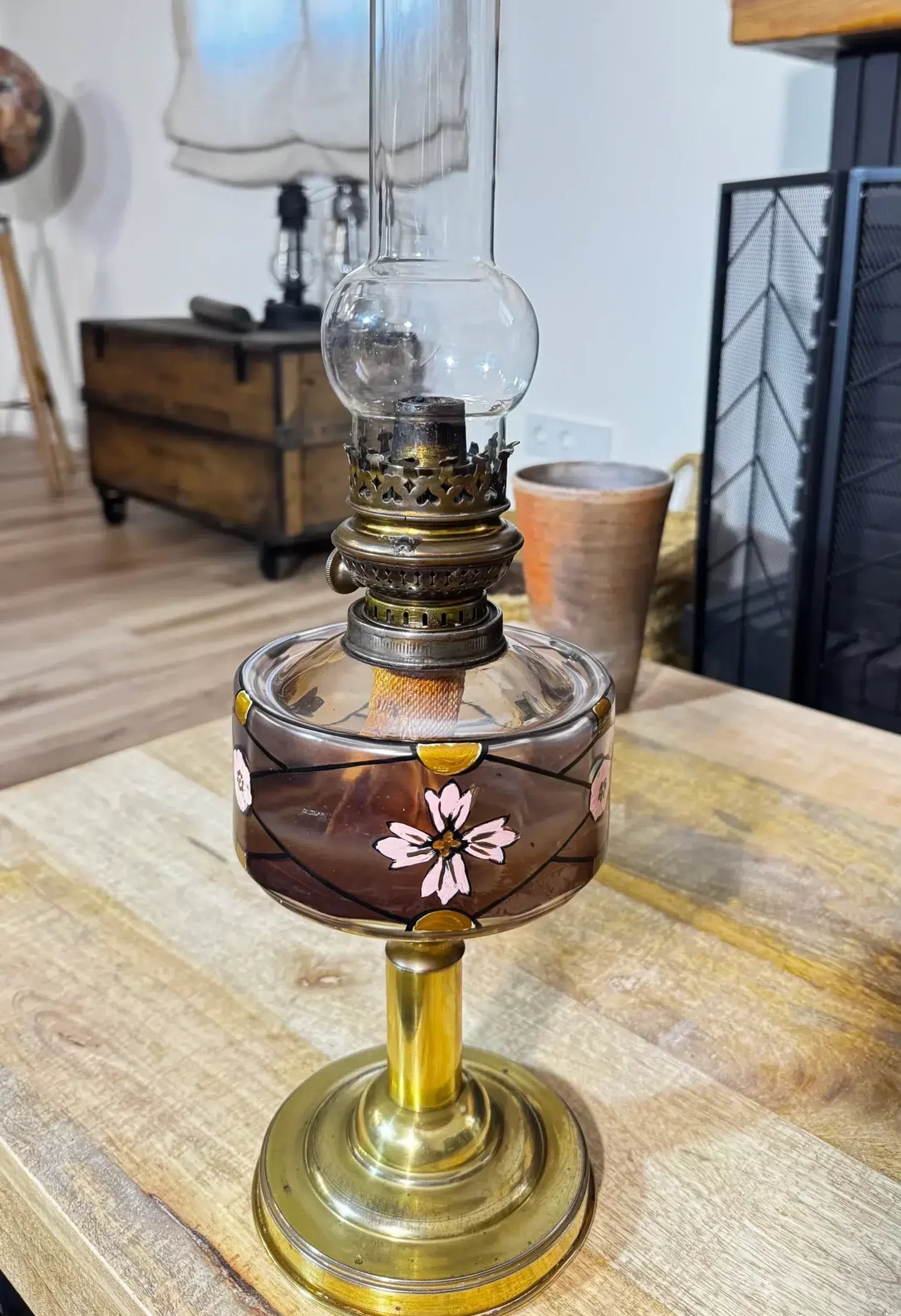 Lámpara de Aceite Antigua de Latón y Vidrio Decorado | Lámpara Vintage Países Bajos 1930–1940