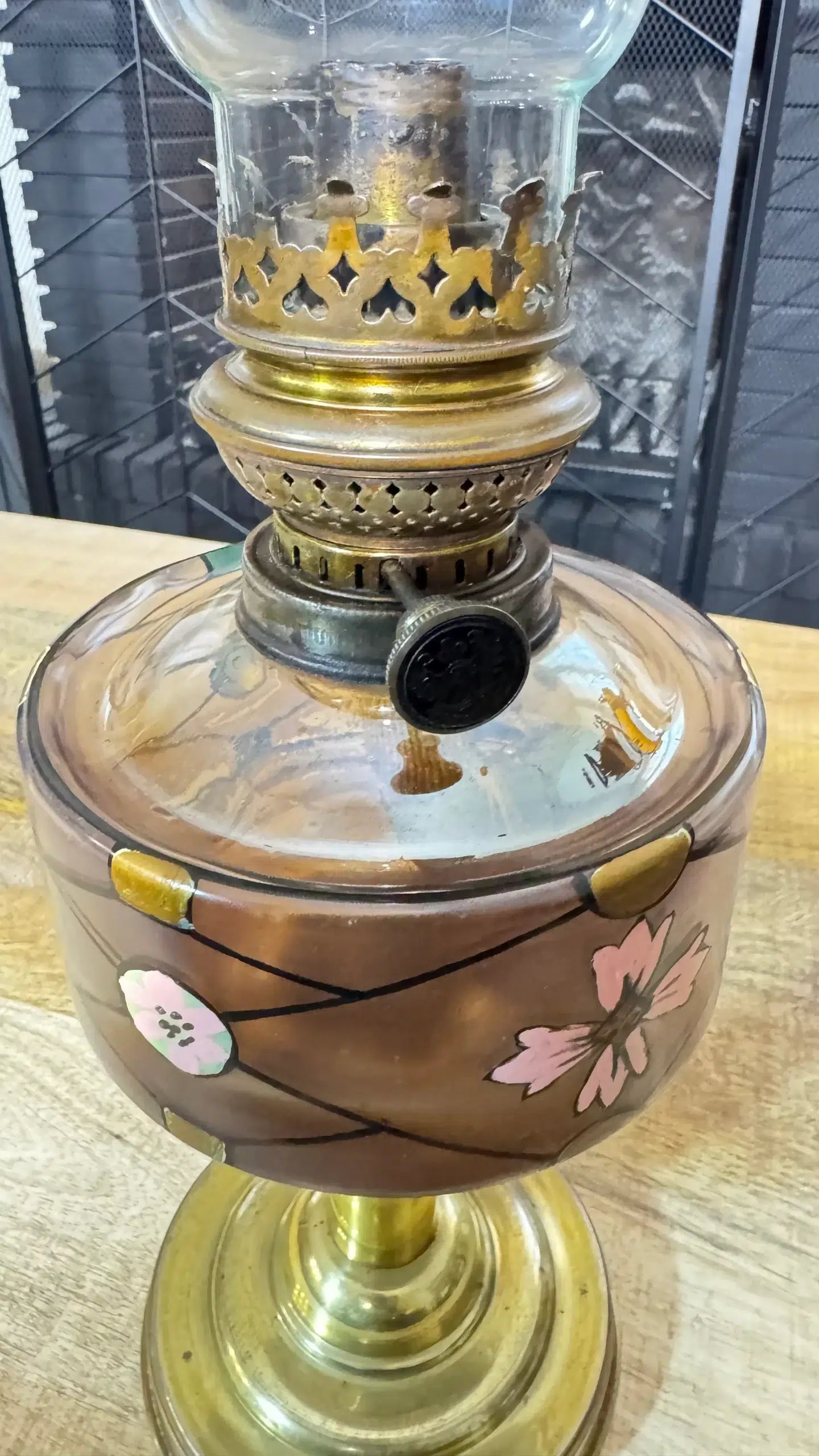 Lámpara de Aceite Antigua de Latón y Vidrio Decorado | Lámpara Vintage Países Bajos 1930–1940