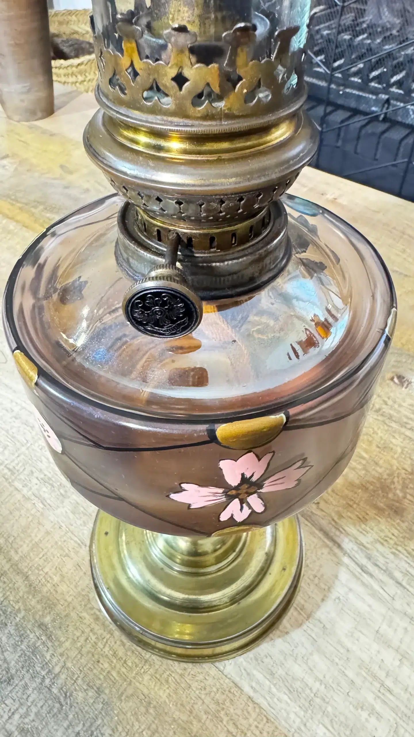 Lámpara de Aceite Antigua de Latón y Vidrio Decorado | Lámpara Vintage Países Bajos 1930–1940