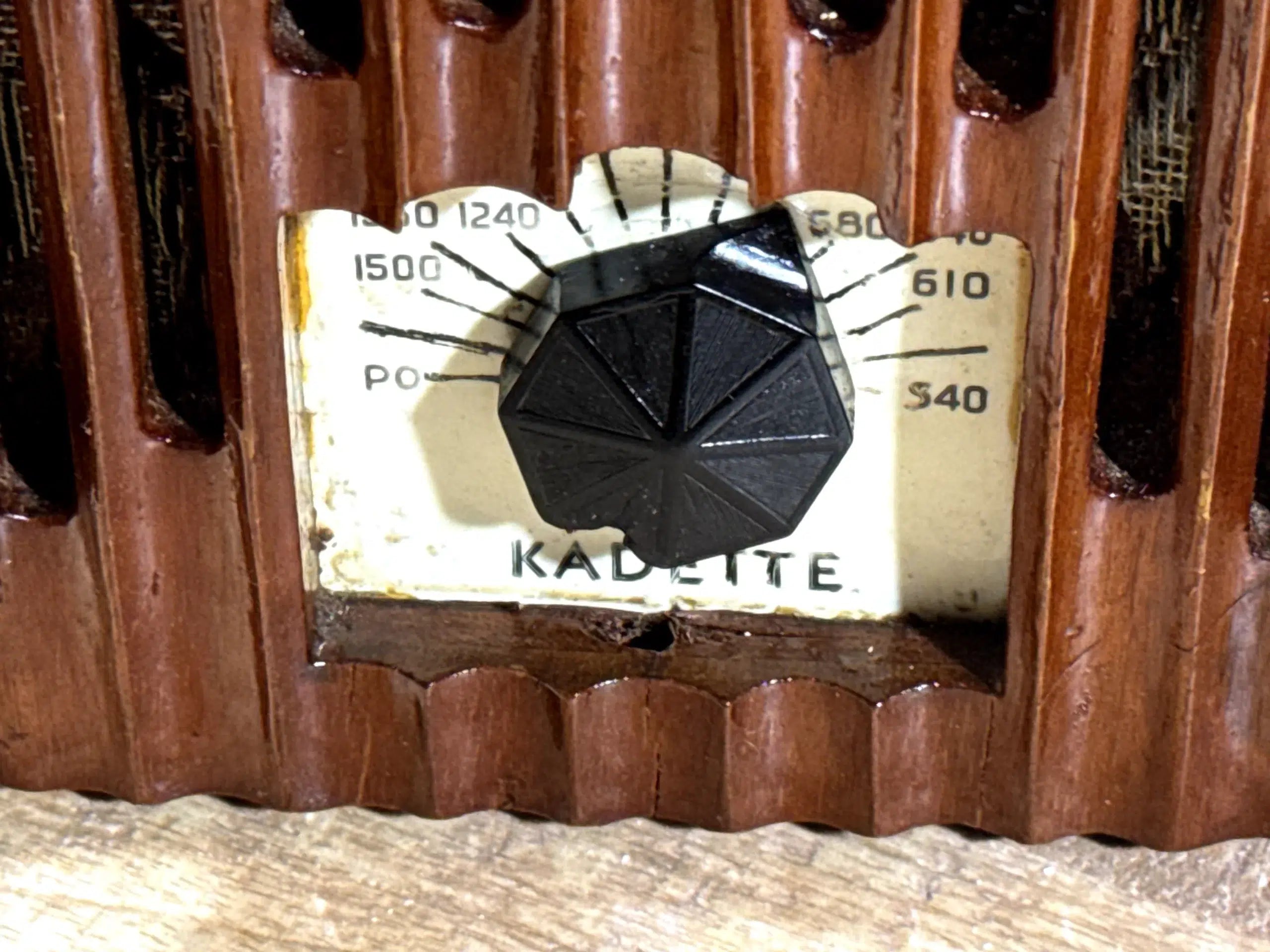 Radio Antigua Kadette Art Déco c.1935 – Radio de Válvulas Americana Funcional en Madera