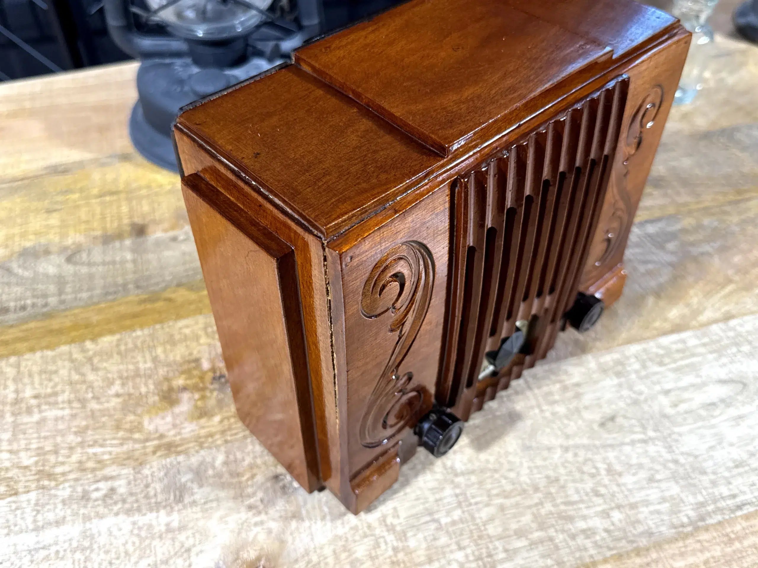 Radio Antigua Kadette Art Déco c.1935 – Radio de Válvulas Americana Funcional en Madera