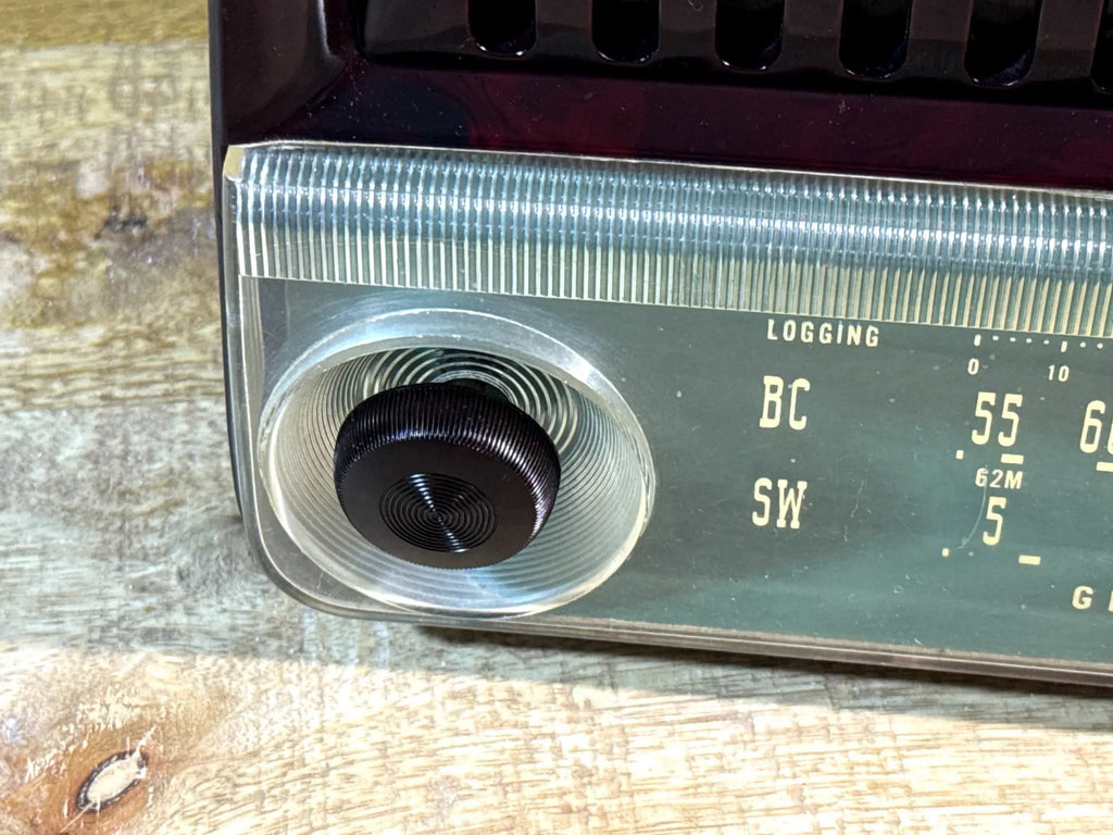 Radio Vintage General Electric Mid-Century en Baquelita Marmoleada Burdeos c. 1948–1952 USA