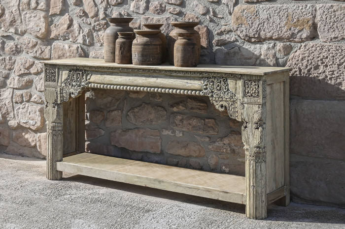 Consola de Madera Tallada – Pieza Única