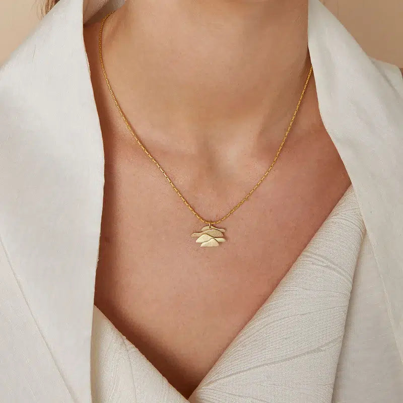 Collar Alaia - Dorado, Diseño Atemporal en Oro de 18K, de Ana Martínez y David de Felipe