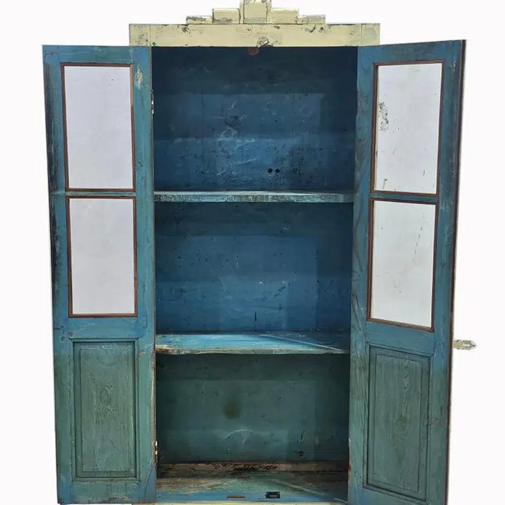 Vitrina Antigua de Madera con Pátina Amarilla Clara y Puertas de Cristal – Armario Vintage de Almacenaje y Decoración