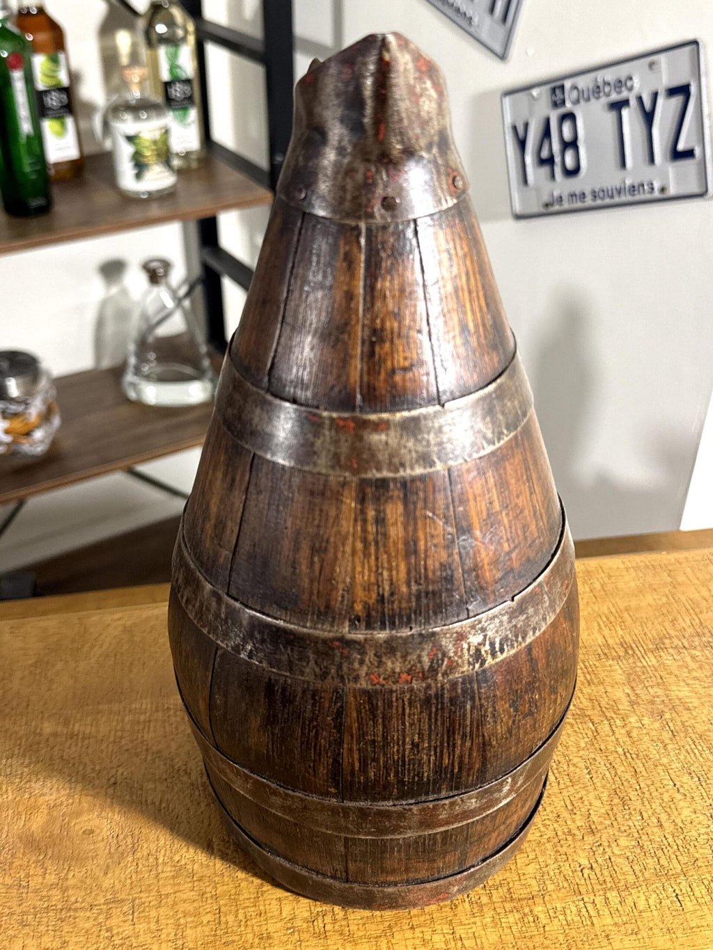 Jarra antigua francesa de sidra en madera y hierro – Normandía/Bretaña, finales del siglo XIX